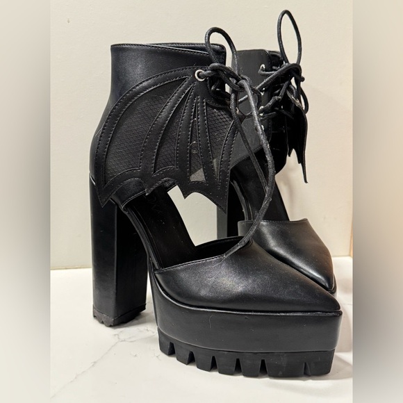 Widow Goth Bat Wing Platform Heels - Picture 3 of 9